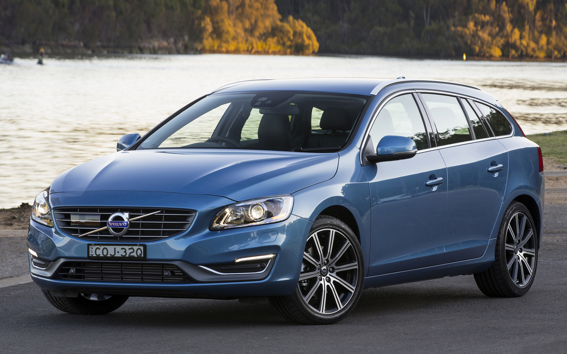 Вольво производитель. Volvo v60 2013. Volvo – v60 и s60. Volvo v60 2014. Volvo s60 универсал.