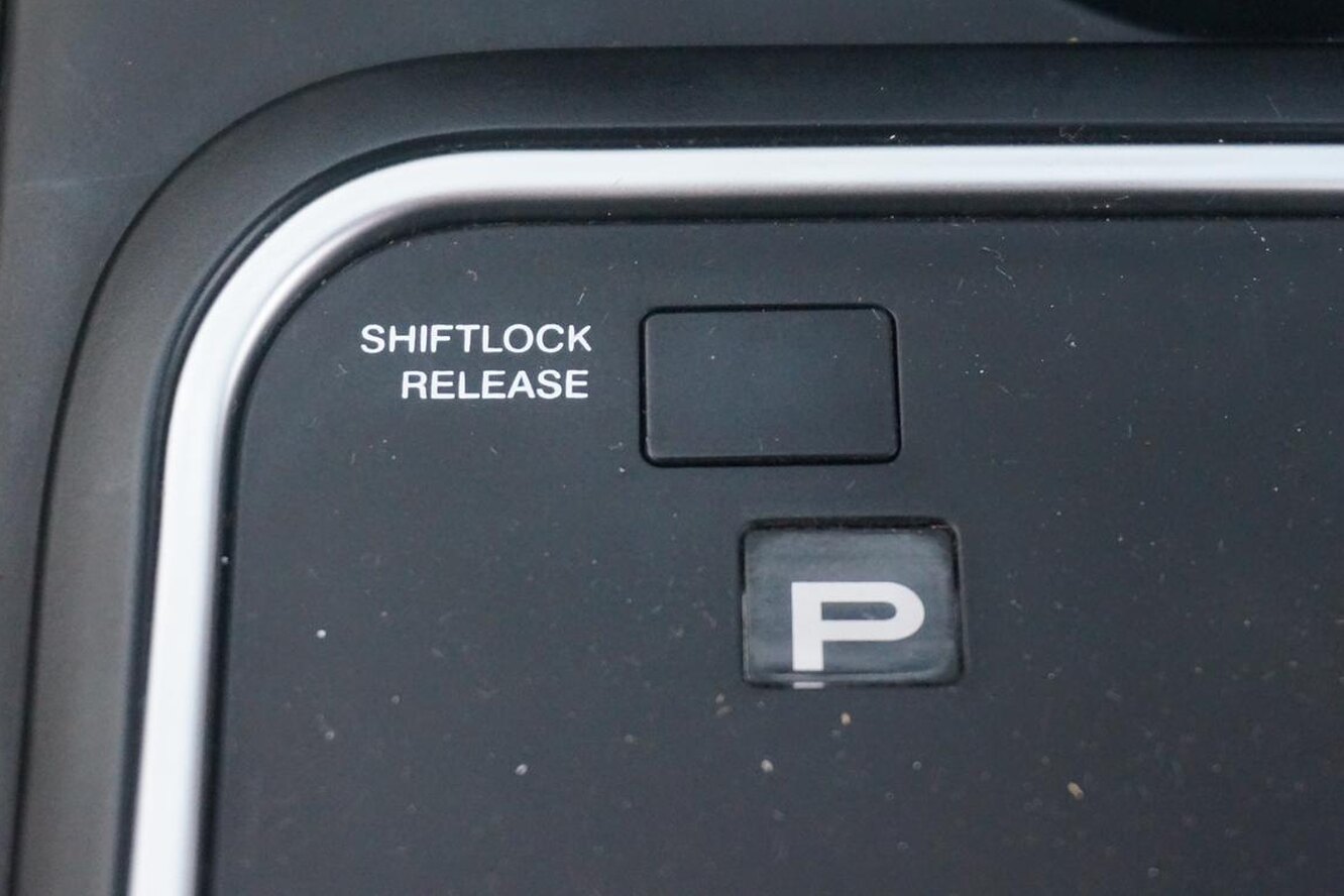 Shift lock release перевод на русский: Для чего нужна кнопка Shift Lock Release?