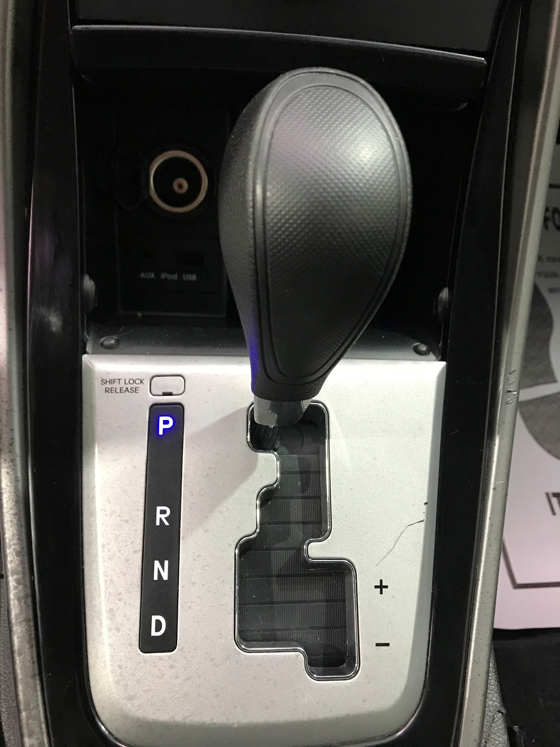 Кнопка shift lock на коробке передач toyota: Зачем нужна "секретная" кнопка рядом с коробкой передач — Российская газета