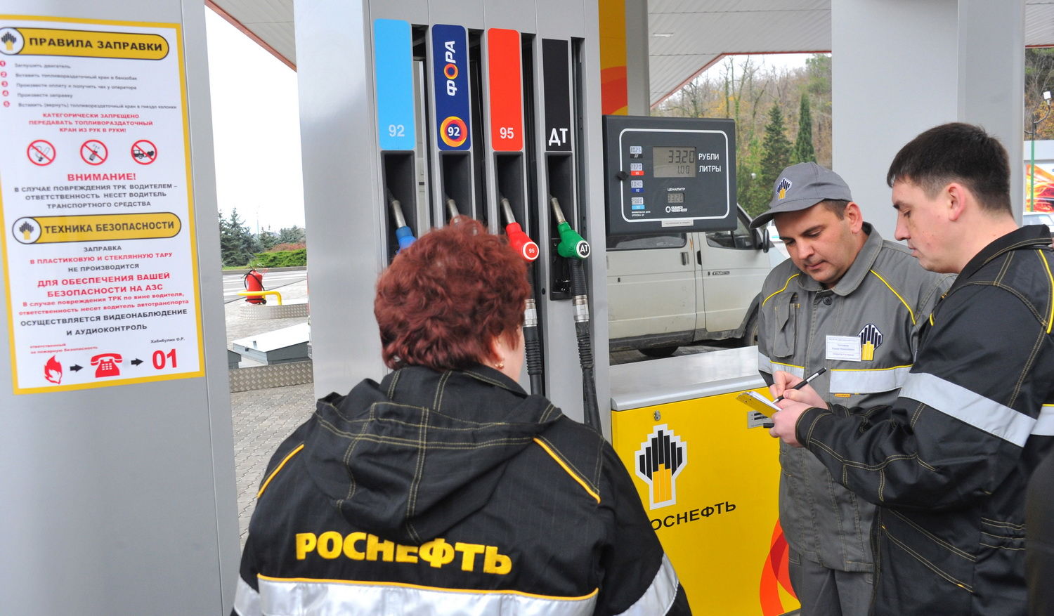 Заправщик АЗС Роснефть