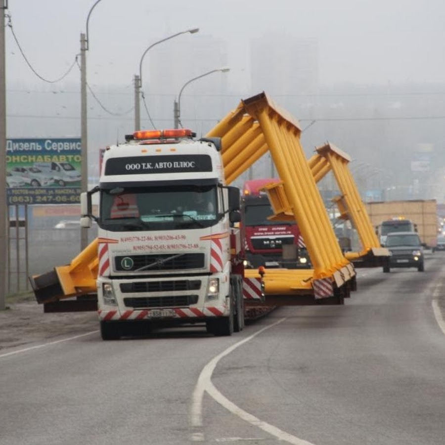 Негабаритный груз на автомобиле. Volvo 500 негабарит. КАМАЗ негабарит 30 метров. Маяк проблесковый на трал негабарит. Сопровождение негабаритных грузов.