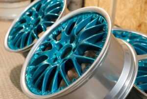 Чем покрасить колесные диски своими руками – Как и чем покрасить диски автомобиля своими руками