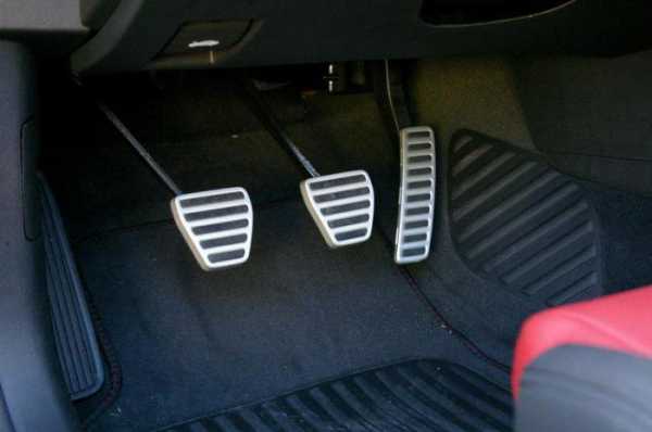 Газ и тормоз в машине – Расположение педалей в автомобиле