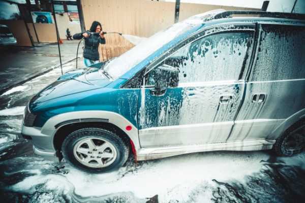 Как мыть авто зимой – Как мыть машину зимой и как правильно это делать: правила и советы