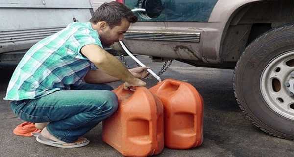 Как откачать бензин из бензобака – Сливаем топливо из бензобака своего авто правильно