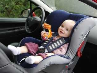 С какой стороны ставить детское кресло – Самое безопасное место в машине для ребенка в кресле