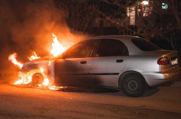 Воняет бензином в салоне – Почему в салоне автомобиля запахло бензином. Основные причины