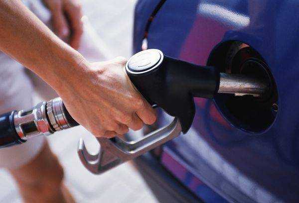 Запах бензина в машине – Почему в салоне автомобиля запахло бензином. Основные причины