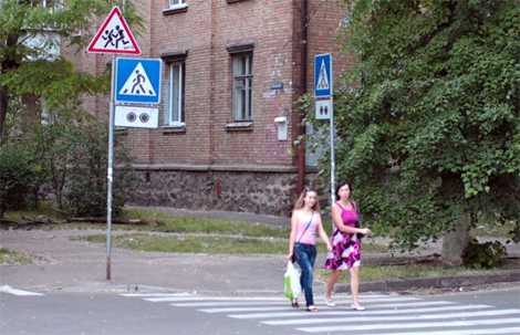 Знак внимание пешеход – Дорожные знаки к ПДД 2019. Изображения и обозначения.
